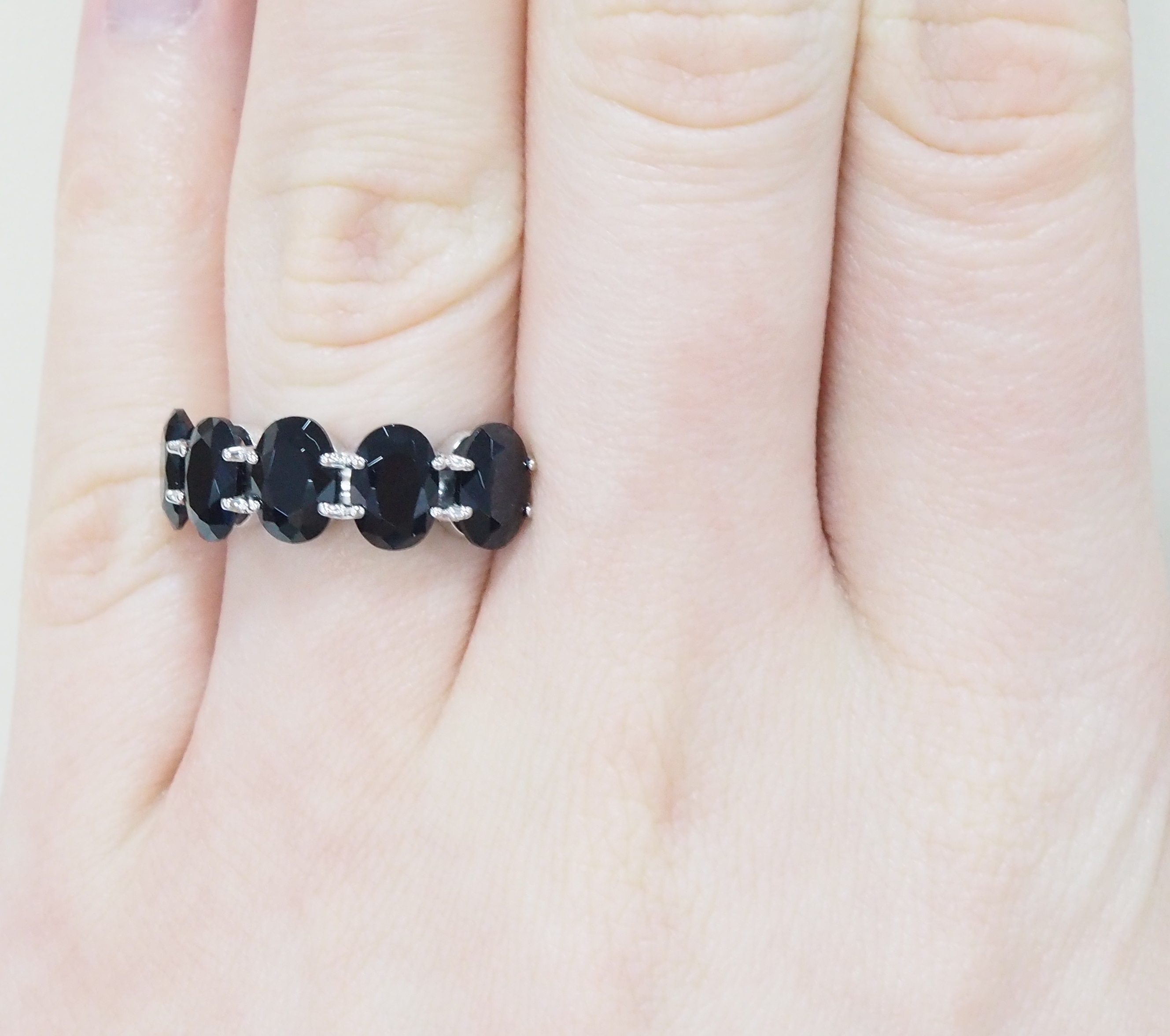 Серебряное кольцо 925 пробы; вставки 5 Шпинель черн.;